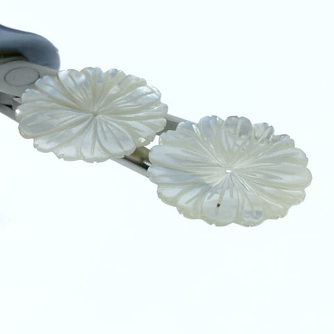 4pc White Daisy Flower Mother Of Pearl Beads 30mm Charms Pendants Bridal Jewelry Earrings Making Bridesmaids Hand Carved Real Pearl WM-0221