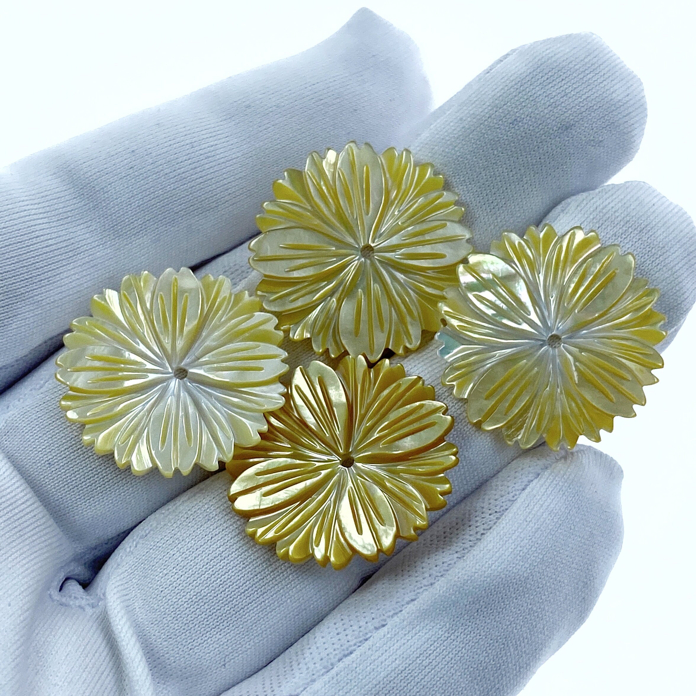 6pc 21mm Hand Carved Yellow Mother of Pearl Daisy Flower Beads YM-0008