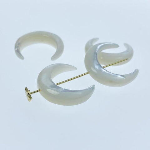 Crescent Moon Beads White Mother Of Pearl 20mm Hand Carved WM-0031