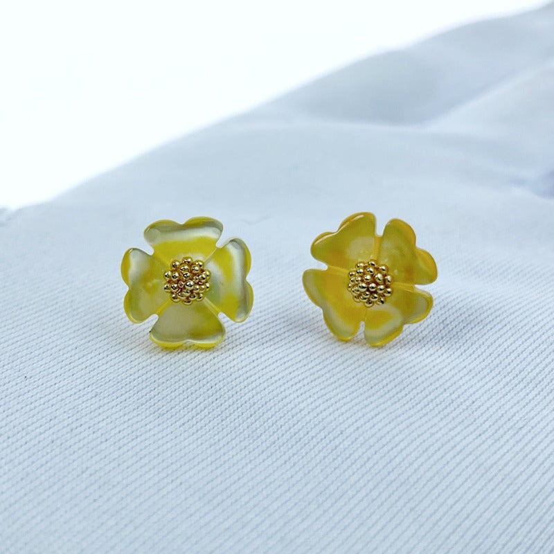 10pc Clover Flower Beads Yellow Mother Of Pearl 10mm Hand Carved Charms YM-0001