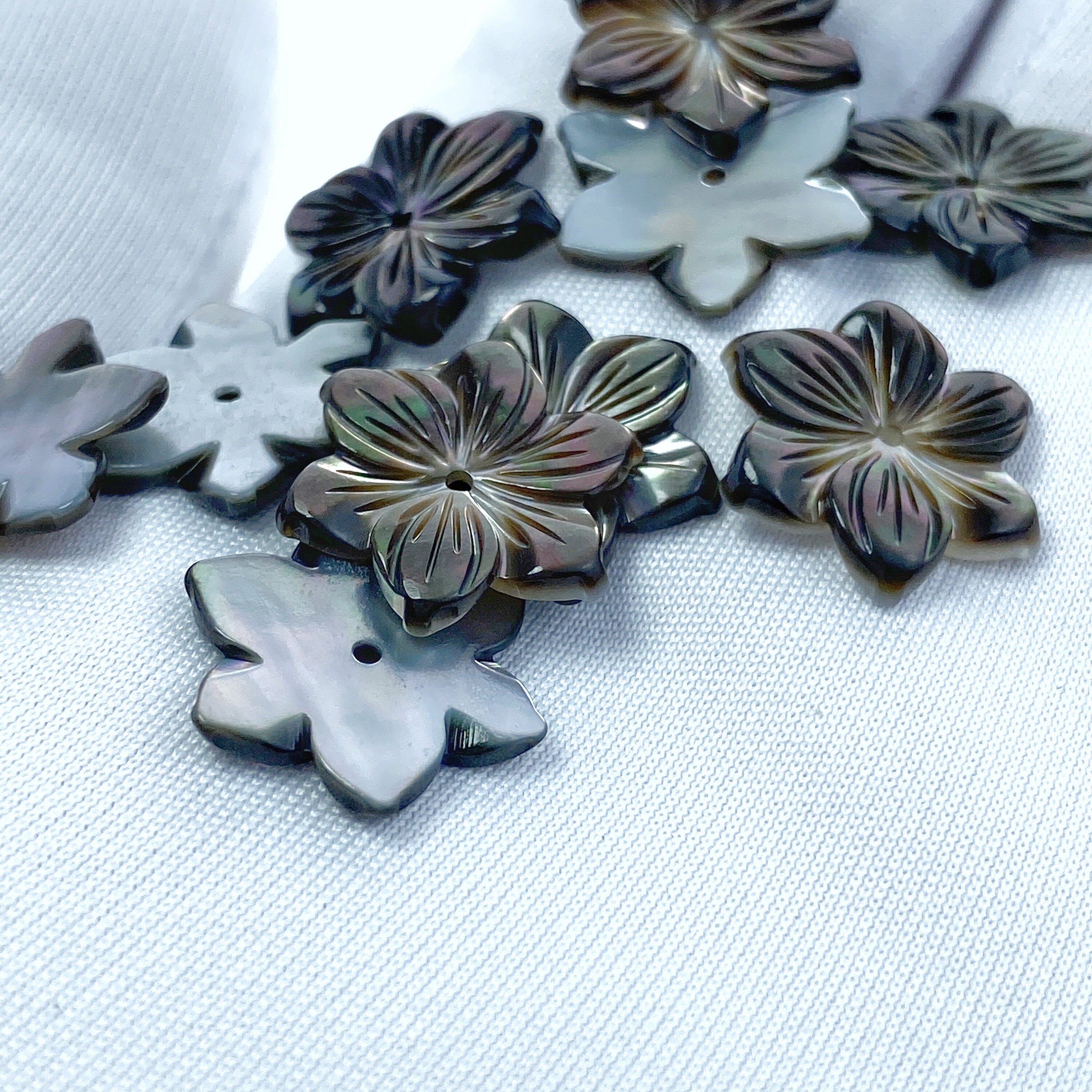 10pc Hand Carved Black Mother of Pearl 15mm 6-petal Flower Beads BM-0102