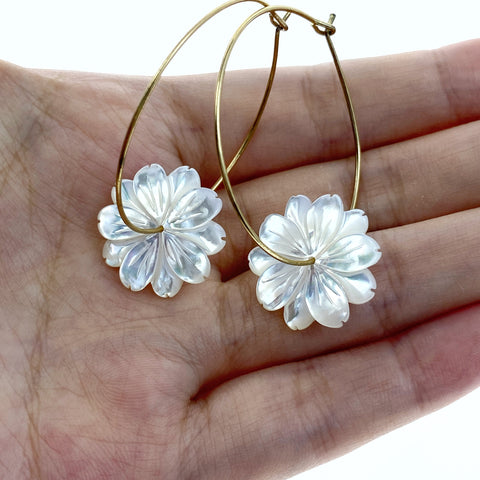 6pc Daisy Flower White Mother Of Pearl Beads Charms Pendants 20mm Bridal Jewelry Earrings Making Hand Carved Minimalistic Design WM-0023