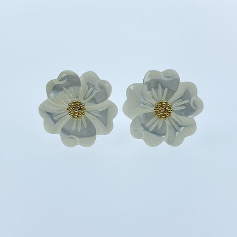 10pc Flower Beads White Mother Of Pearl 15mm Hand Carved WM-0132