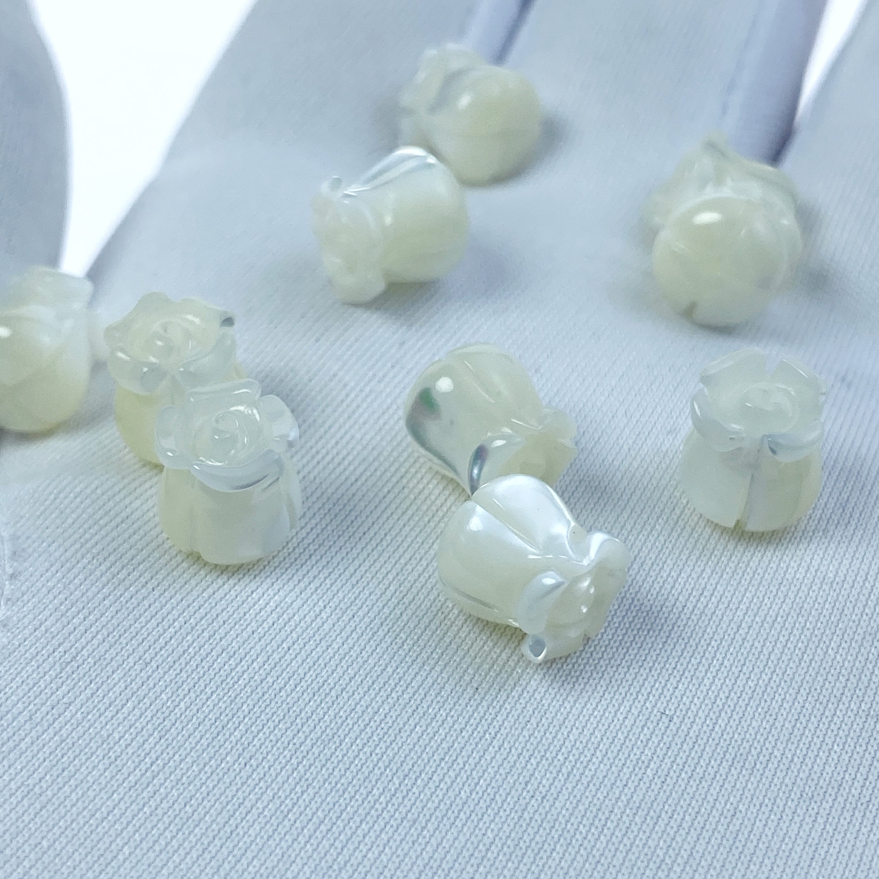 10pc 7mm x 8mm Hand Carved White Mother of Pearl Tulip Flower Beads WM-0036