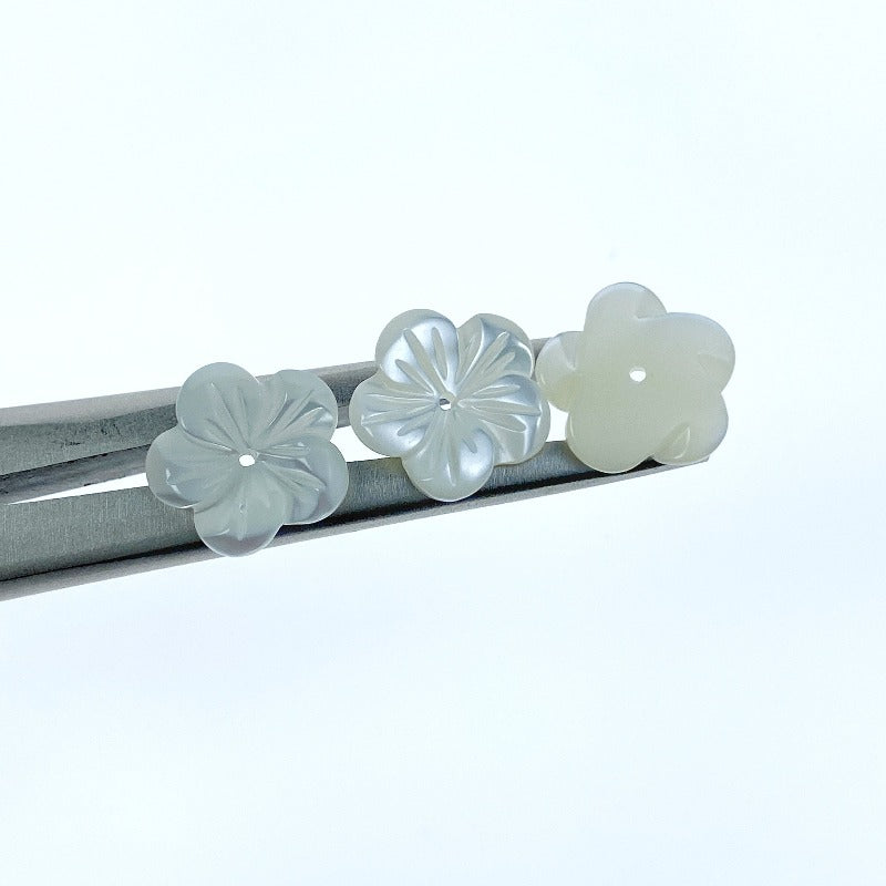 Plum Blossom Flower Beads White Mother Of Pearl 12mm WM-0099