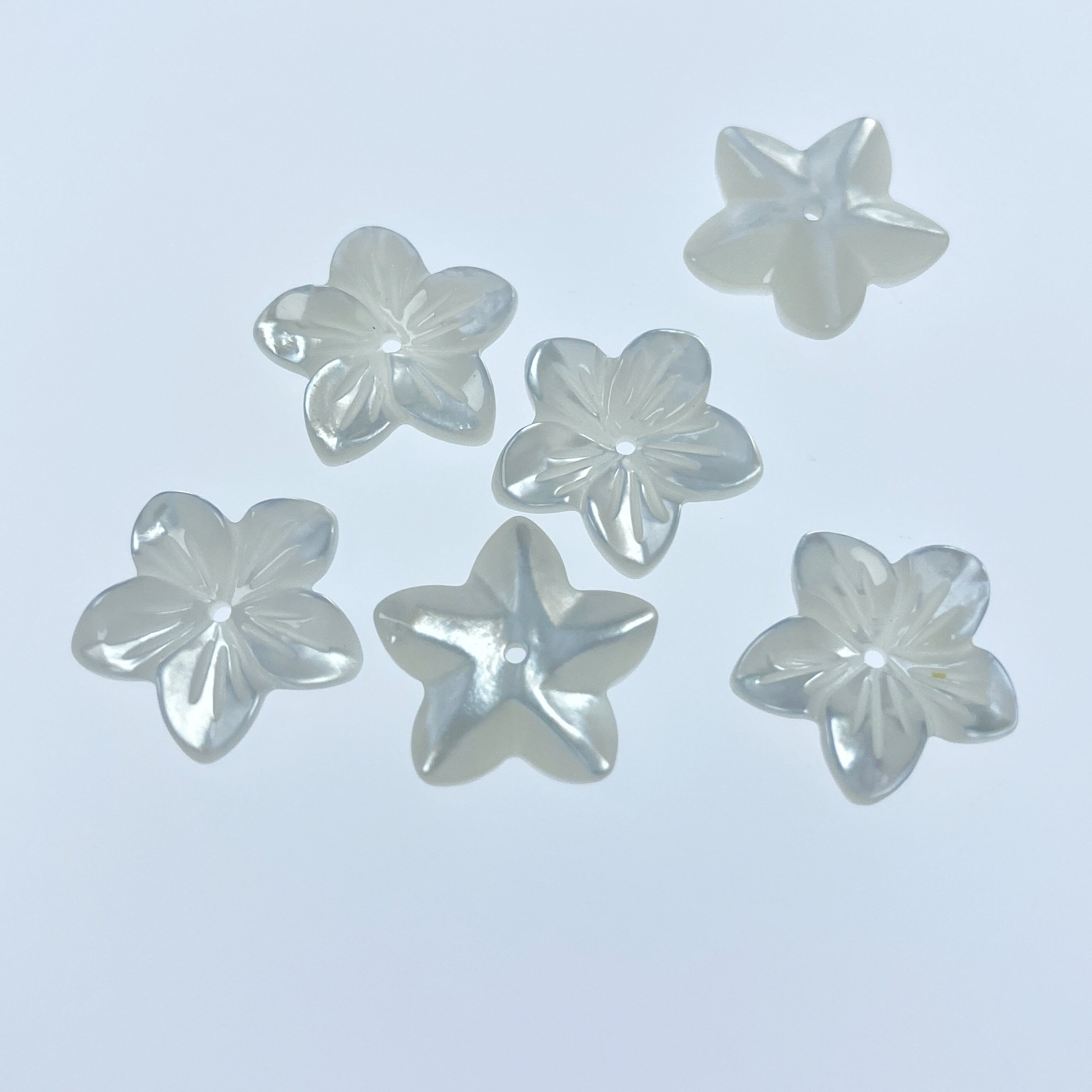 10pc Hand Carved Mother Of Pearl Flower Beads 15mm Natural Pearl Shell Flower Petal DIY Jewelry Making Charms Beads WM-0143