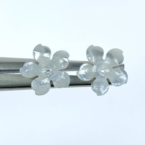 4pc 15mm Hand Carved White Mother of Pearl 5-petal Flower Beads WM-0153