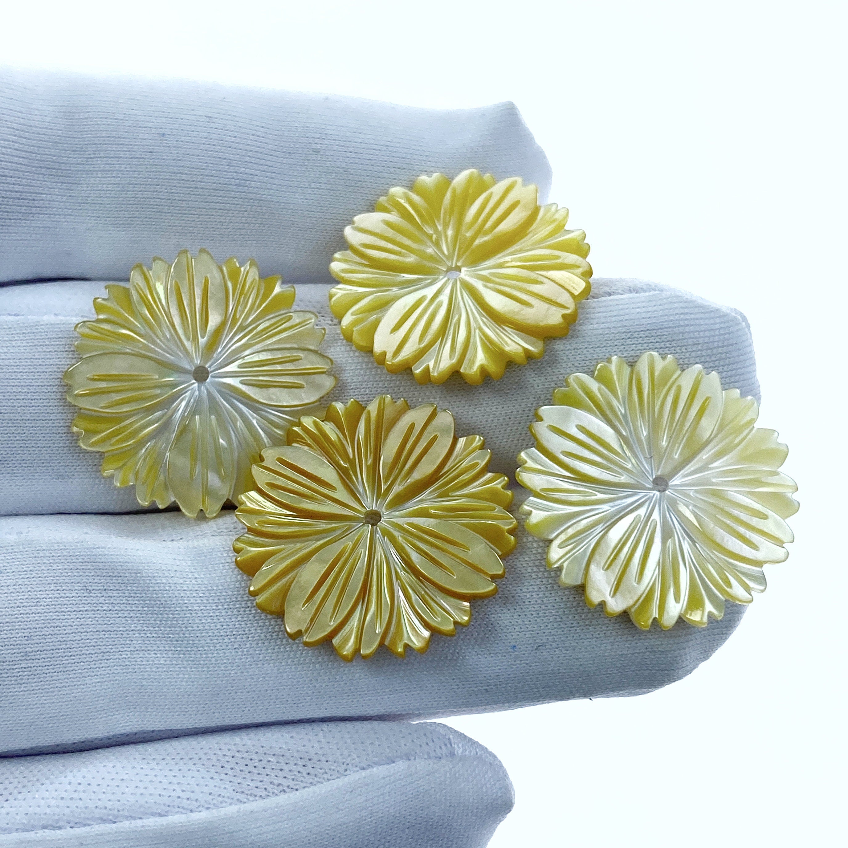 6pc 21mm Hand Carved Yellow Mother of Pearl Daisy Flower Beads YM-0008