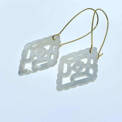 2pc 23mm x 34mm Organic Hand Carved White Mother of Pearl Filigree Rhombus Pendants WM-0011