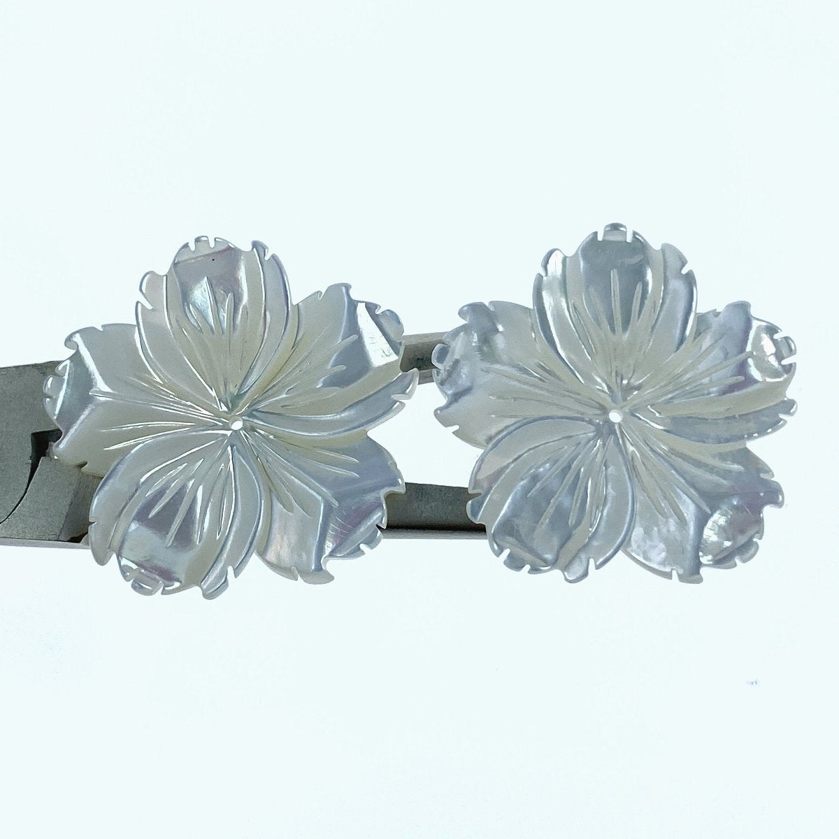 4pc 28mm Hand Carved White Mother of Pearl 5-petal Flower Beads WM-0222