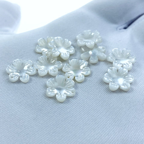 10pc Mother Of Pearl Daisy Flower Beads 10mm Hand Carved White Shell Charms Pendants For Bridal Jewelry DIY Making Earrings WM-0141