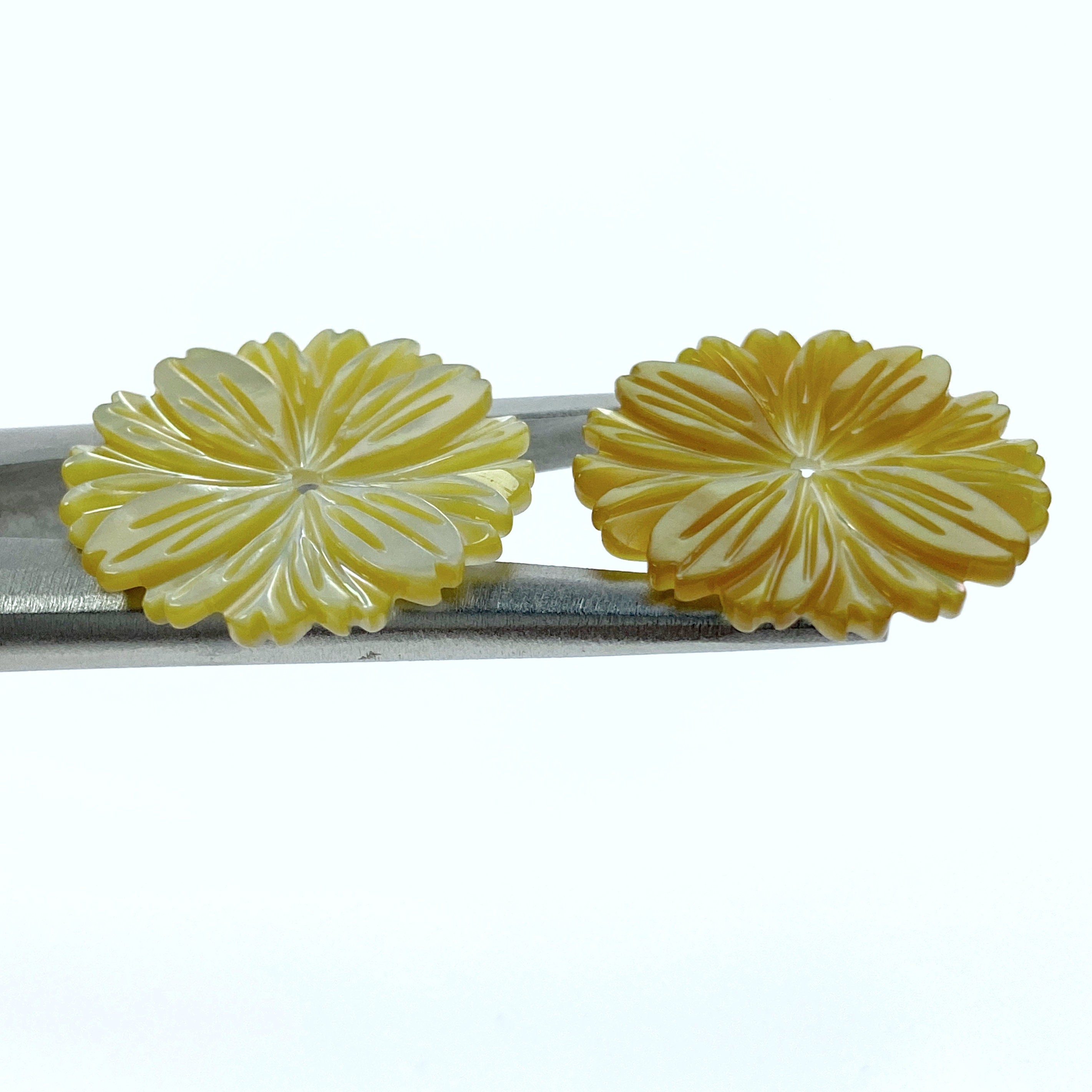 6pc 21mm Hand Carved Yellow Mother of Pearl Daisy Flower Beads YM-0008