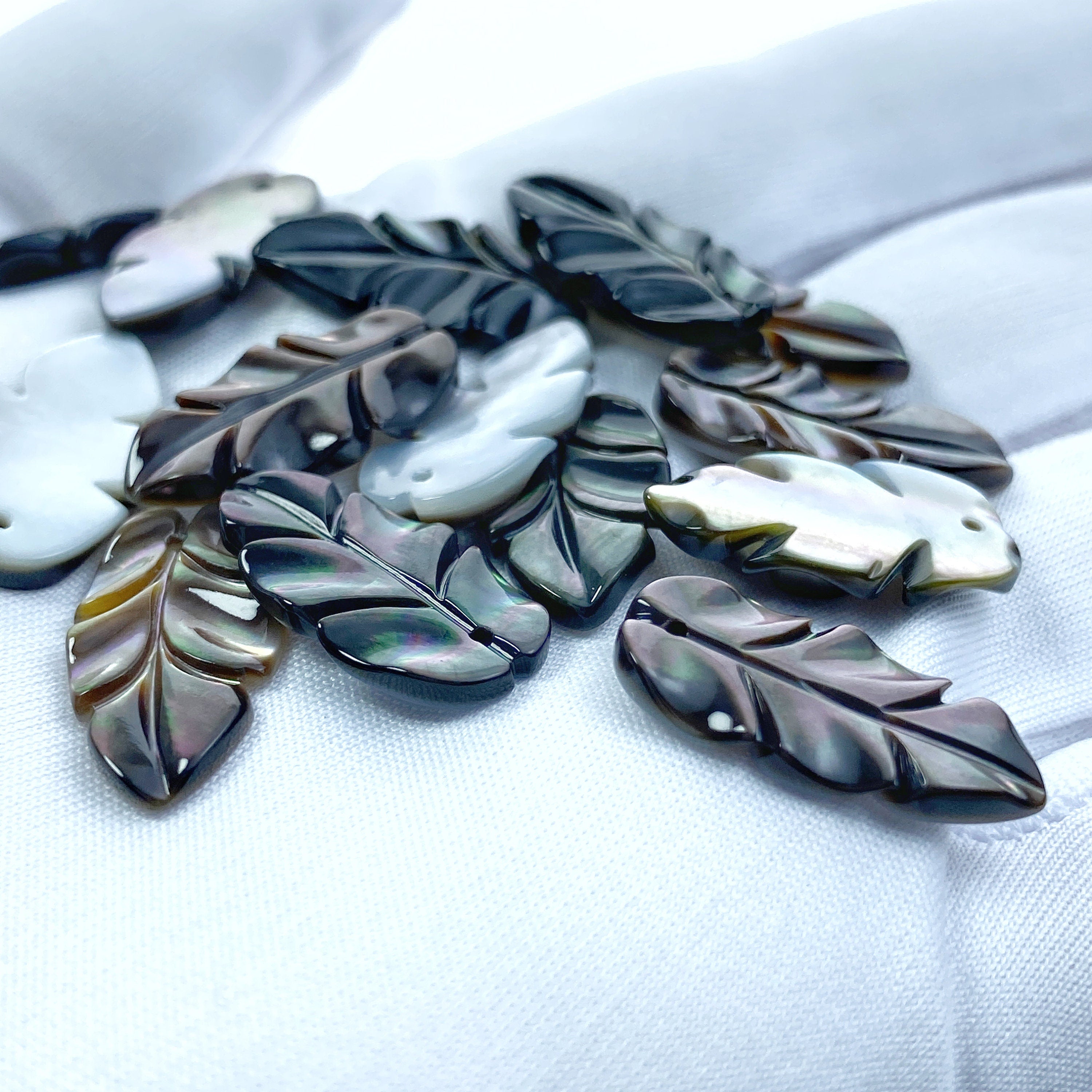 6pc 20mm x 10mm Black Mother of Pearl Hand Carved Leaf Pendants BM-0033