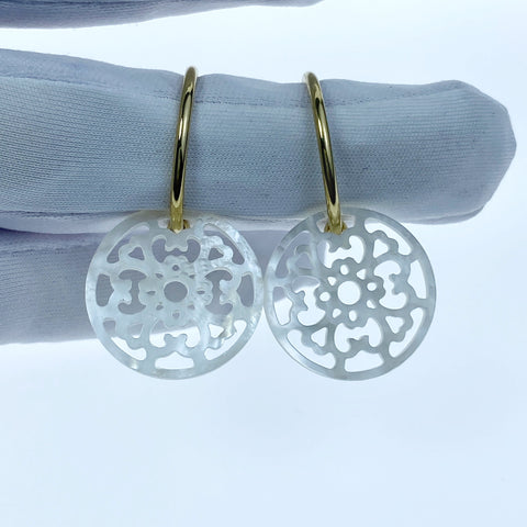 2pc Mother Of Pearl Filigree Beads Pendants 20mm Organic Hand Made For Diy Jewelry Earring Making Natural Hand Carved WM-0157