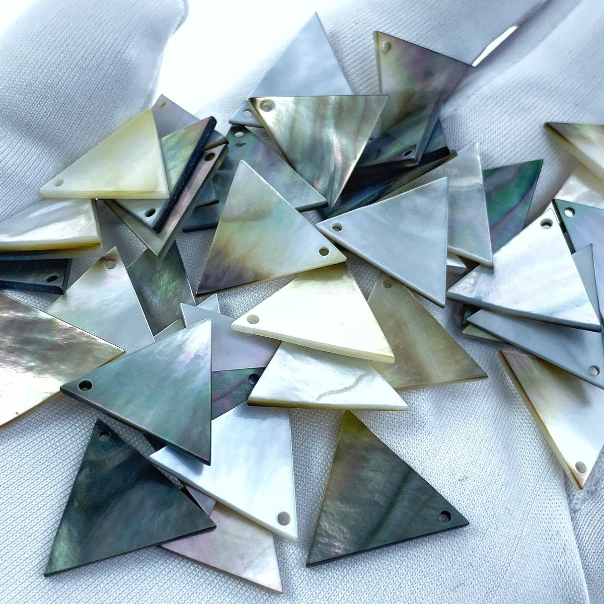 10pc Triangle Beads Black Mother Of Pearl 18mm Natural Hand Carved Pendants BM-0074