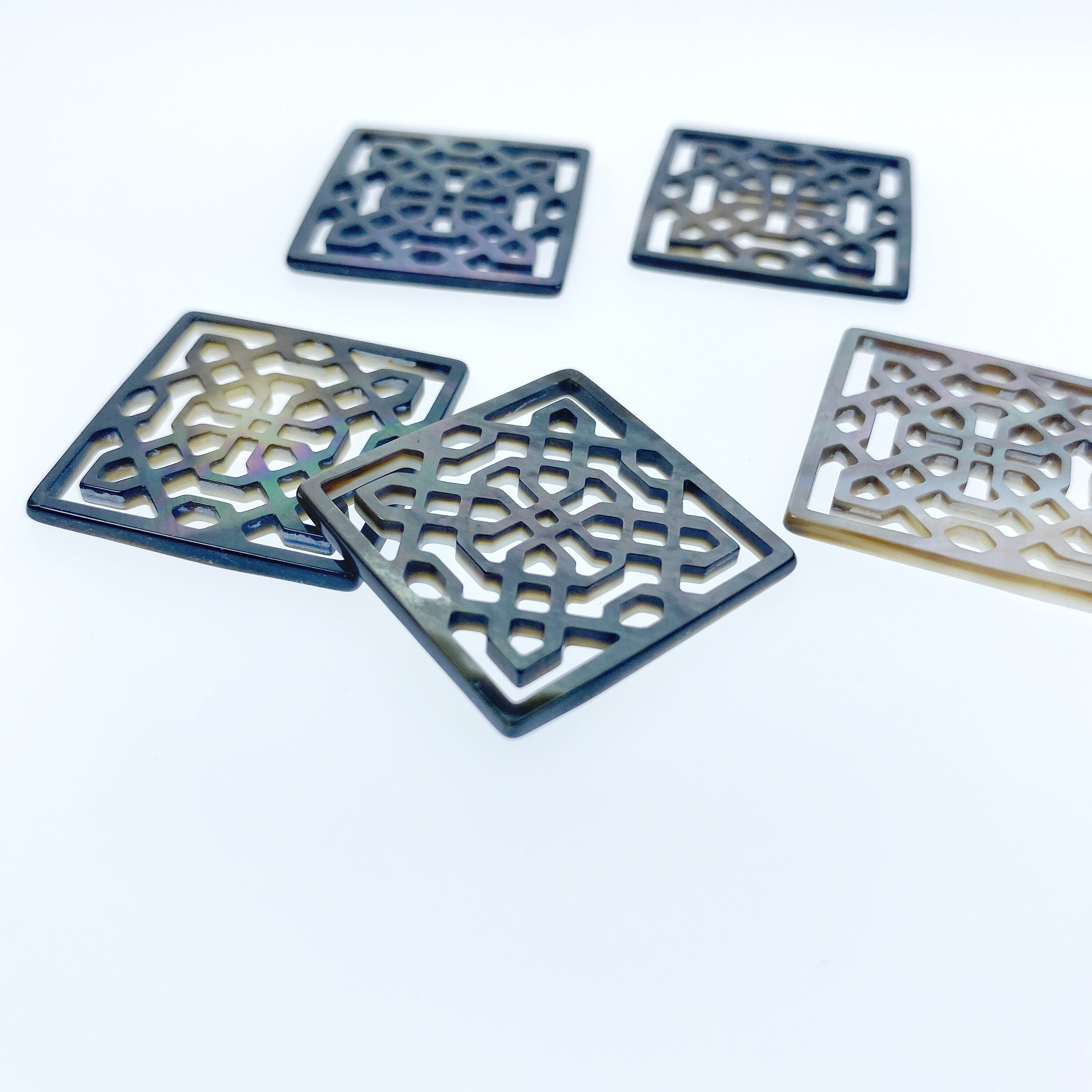 2pc Square Filigree Black Mother Of Pearl Beads Charms Pendants 25mm Natural Pearl For Jewelry Earring Making Organic Hand Carved BM-0112