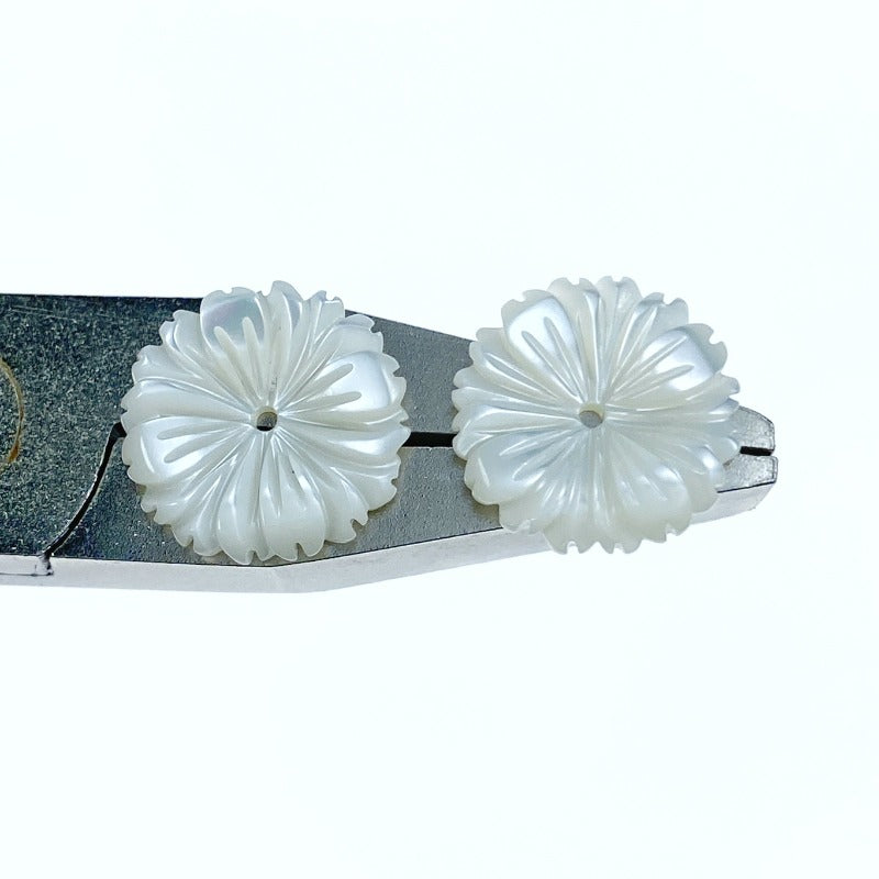 Daisy Flower Beads White Mother Of Pearl 12mm Hand Carved WM-0083