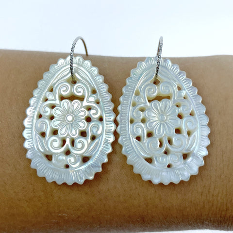 2pc 25mm x 35mm Natural White Mother of Pearl Filigree Drop Shape Flower Pendants WM-0159