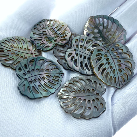 2pc Black Mother Of Pearl Monstera Leaf Beads Charms Pendant 26mm Fall Jewelry Making Earring DIY Hawaii Tropical Minimalist Design BM-0050