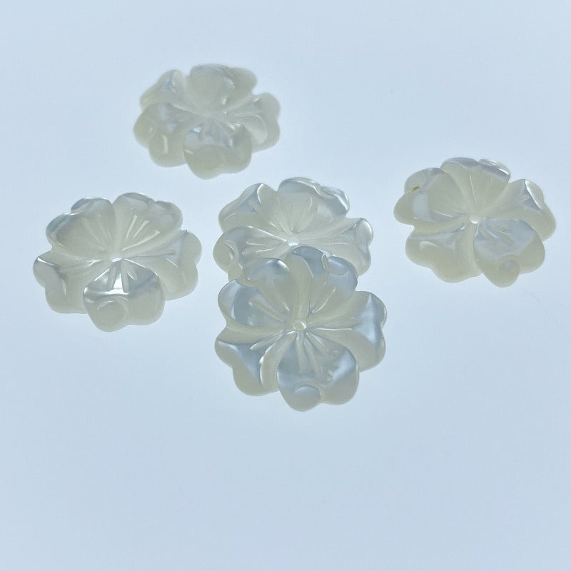 10pc Flower Beads White Mother Of Pearl 15mm Hand Carved WM-0132