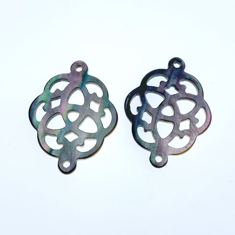 2pcs 18mm x 24mm Organic Black Mother of Pearl Celtic Knot Connectors Pendants BM-0004