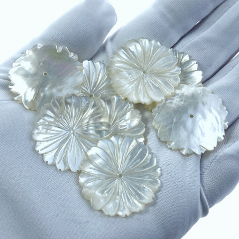 4pc 28mm Hand Carved White Mother of Pearl Daisy Flower Beads WM-0082