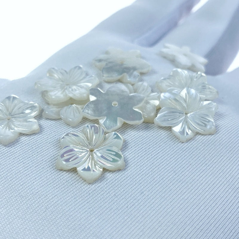 10pc Flower Beads White Mother Of Pearl 15mm Hand Carved WM-0016