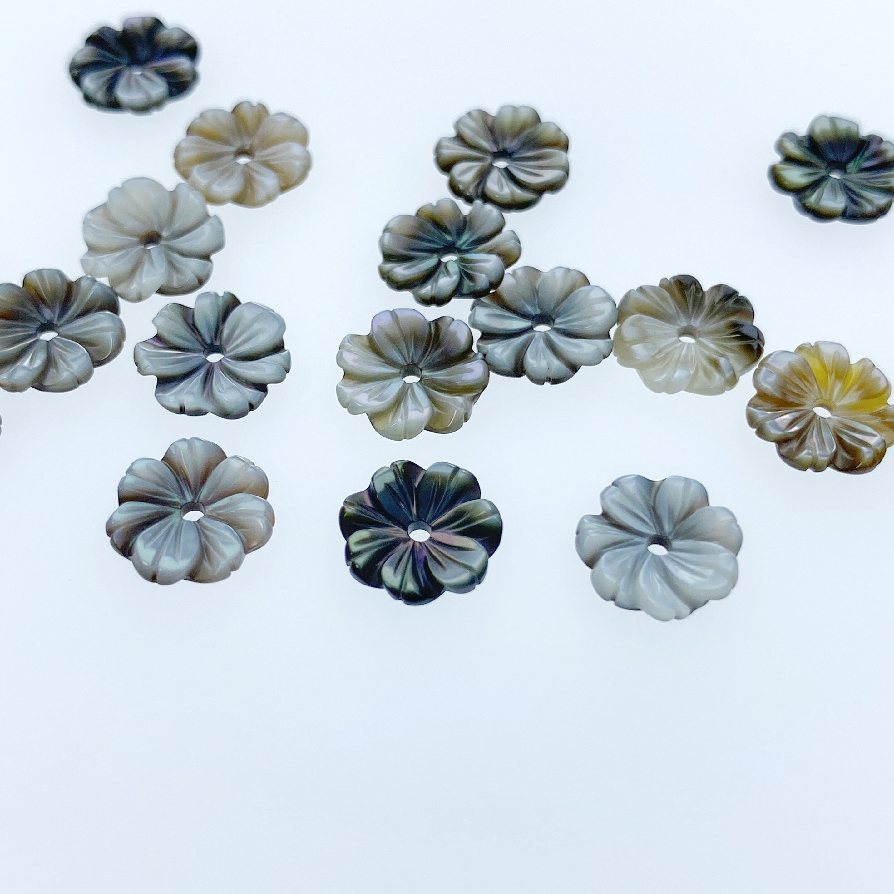 10pc Black Daisy Flower Beads Mother Of Pearl Charms 10mm Hand Carved Natural Organic For Earrings Jewelry Making Hawaiian Flower BM-0119