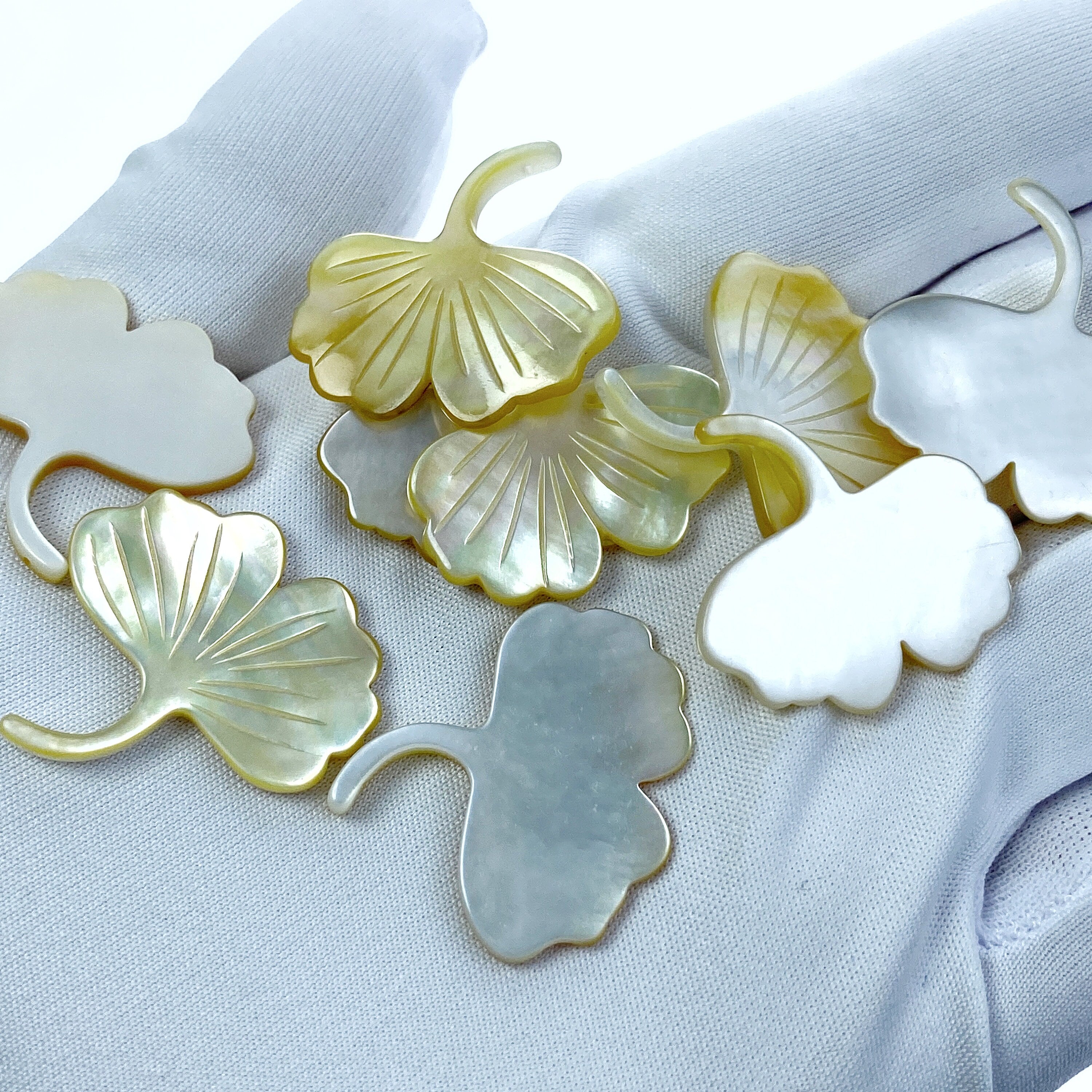 2pc 23mm x 25mm Yellow Mother of Pearl Hand Carved Gingko Leaf Pendants YM-0007