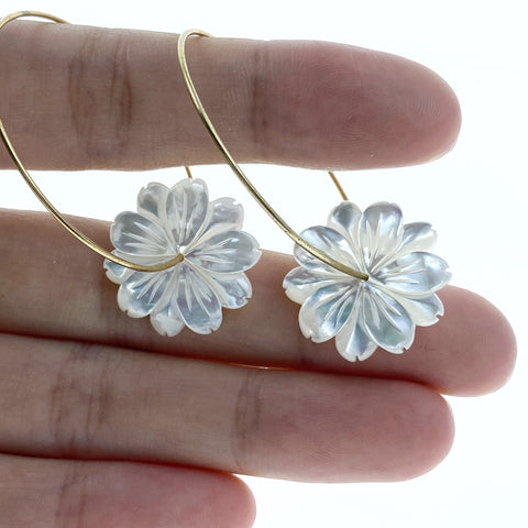 6pc Daisy Flower White Mother Of Pearl Beads Charms Pendants 20mm Bridal Jewelry Earrings Making Hand Carved Minimalistic Design WM-0023