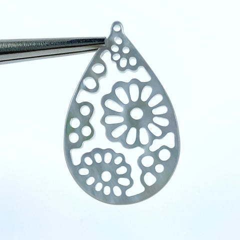 2pc 23mm x 37mm Natural White Mother of Pearl Filigree Drop Shape Flower Pendants WM-0118